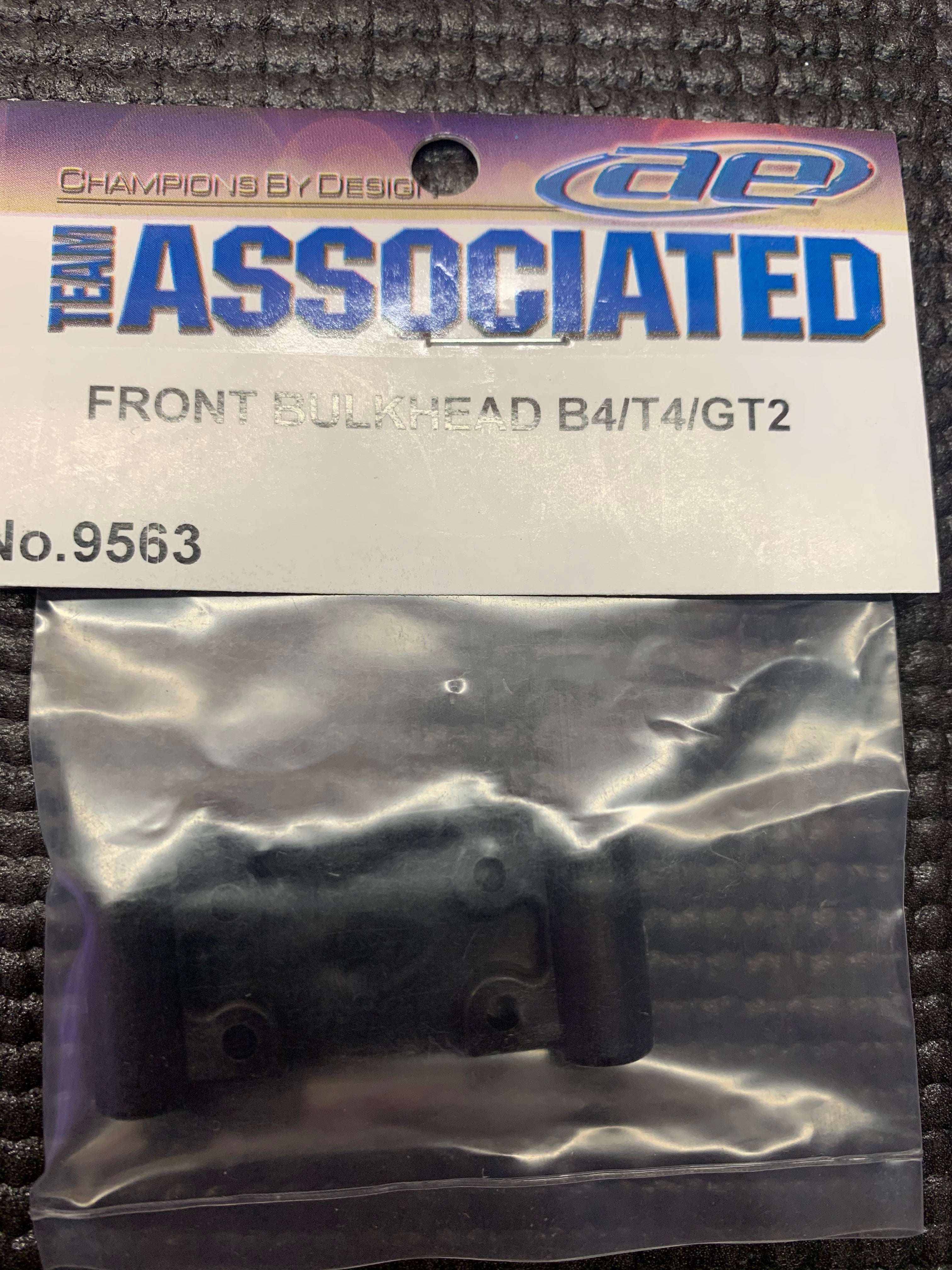 TEAM ASSOCIATED B4 FRONT BULKHEAD PLASTIC